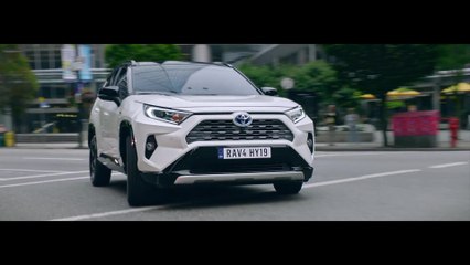 2019 Toyota RAV4 Driving in the city