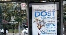 Konya'da otobüs duraklarına asılan afişler sosyal medyada tartışma yarattı