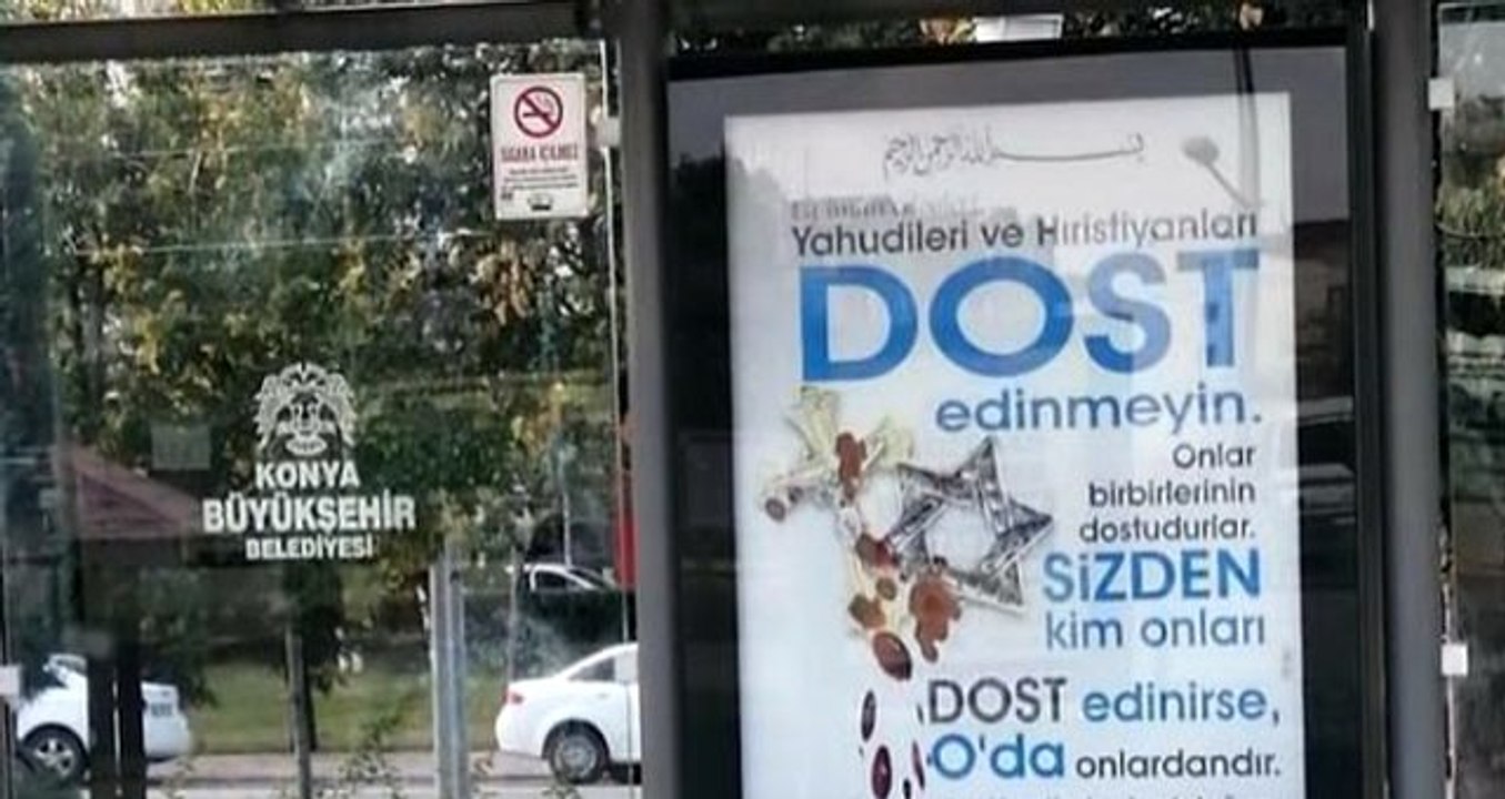 Konya'da otobüs duraklarına asılan afişler sosyal medyada tartışma yarattı