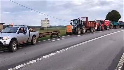 Un convoi de 50 tracteurs ralentit la circulation sur la D166