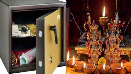 Diwali 2019 : तिजोरी में धन रखने से पहले बस 3 बार बोले मां लक्ष्मी का ये मंत्र | Boldsky