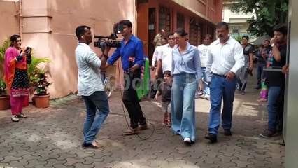 Kareena Kapoor Khan with son Taimur Ali Khan Cast Her Vote