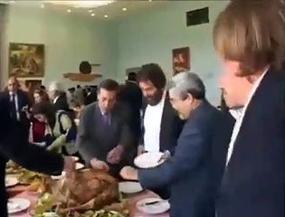 Quand Benflis, premier ministre, recevait Moumen Khalifa et Depardieu