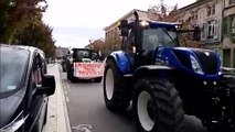 Bar-le-Duc : manifestation des agriculteurs, dépôt de boues d'épandage devant la préfecture
