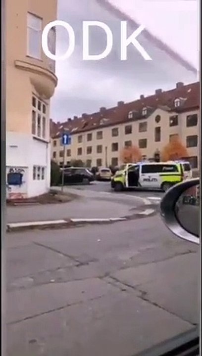 La police norvégienne ouvre le feu dans le centre d'Oslo contre un homme armé qui a volé une ambulance et foncé sur des piétons faisant plusieurs blessés