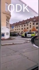 La police norvégienne ouvre le feu dans le centre d'Oslo contre un homme armé qui a volé une ambulance et foncé sur des piétons faisant plusieurs blessés