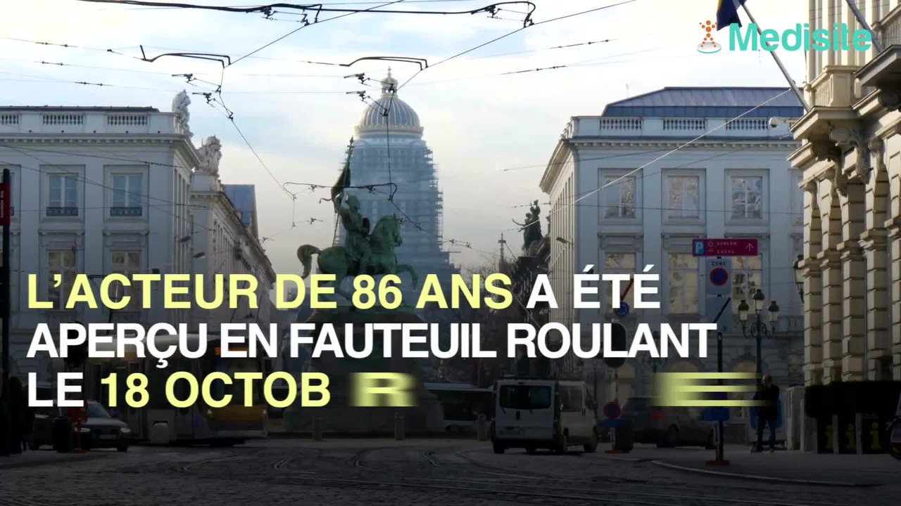 Jean-Paul Belmondo en fauteuil roulant après une chute