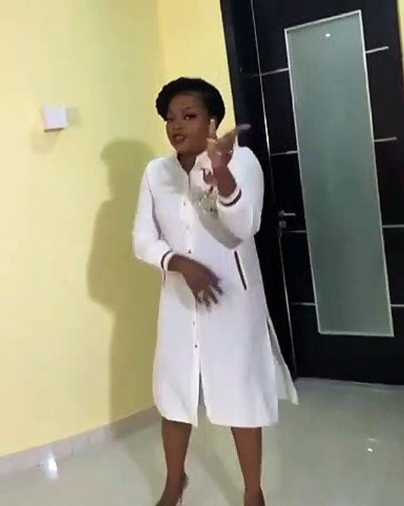 Regardez Funke Akindele réaliser des pas de danse qu'aucune actrice de Nollywood ne peut battre