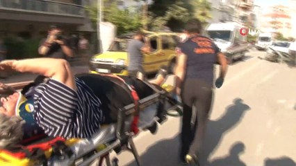 Otomobille çarpışan ticari taksi yan yattı: 3 yaralı