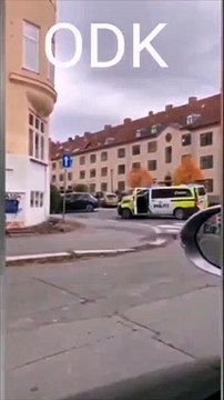 La police norvégienne ouvre le feu dans le centre d'Oslo contre un homme armé qui a volé une ambulance et foncé sur des piétons faisant plusieurs blessés