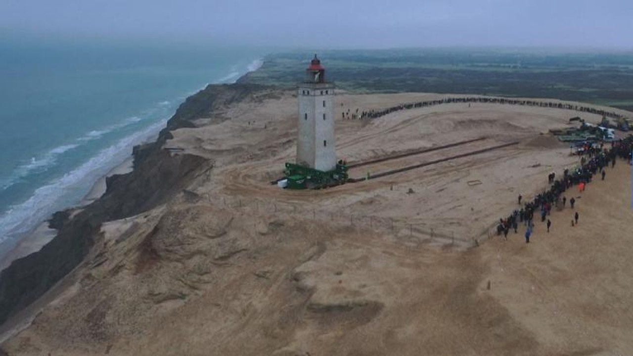 Absturzgefahr: Dänischer Leuchtturm muss 70 Meter umziehen