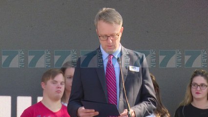 ZV.AMBASADORI I SHBA INKURAJON TE RINJTE «DEMOKRACIA PRIORITET» - News, Lajme - Kanali 7