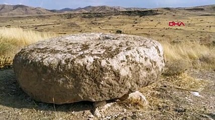 Tarlada gömülü 150 yıllık değirmen taşı bulundu