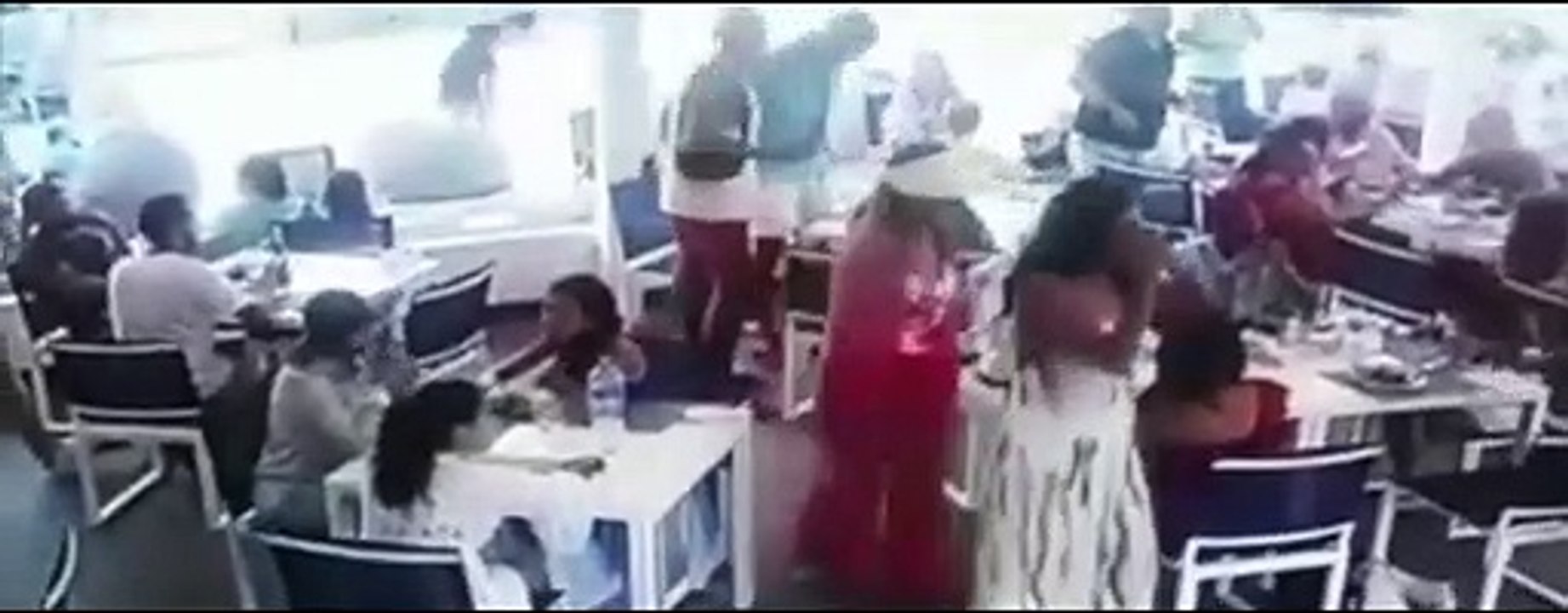 خناقة احمد عز وزينة في العلمين