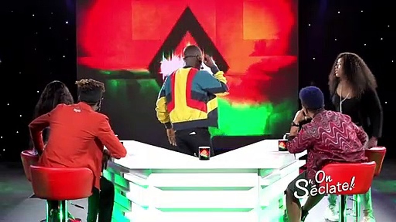 Un gage pimenté - On s'éclate !  extrait 3 de l'épisode 13 (SAISON 3)