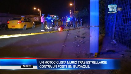 Motociclista murió al estrellarse contra un poste en Guayaquil