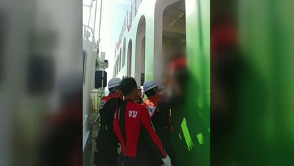 통영 사량도 해상서 여객선 표류...10명 구조 / YTN