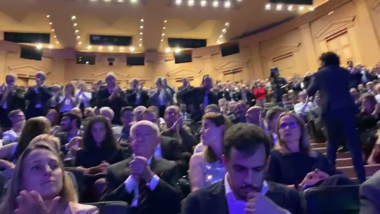 Unos 1.000 empresarios corean en Barcelona 'Libertad'