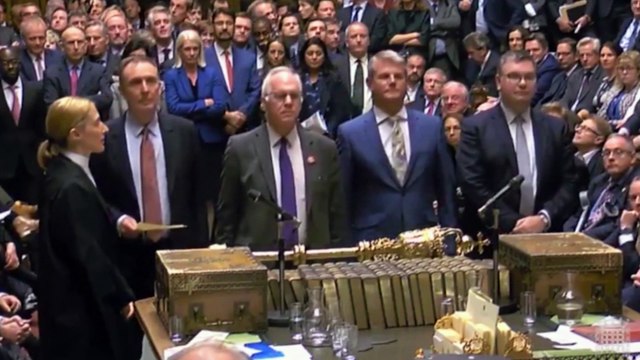 El Parlamento británico rechaza el calendario de Johnson