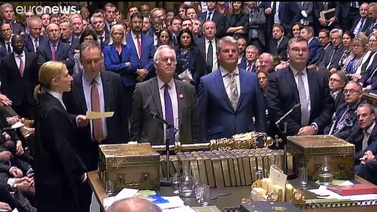 Boris Johnson annuncia una "pausa" di riflessione