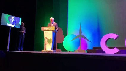 Un millar de empresarios gritan "¡Llibertat!" en un acto de la patronal independentista catalana Cecot