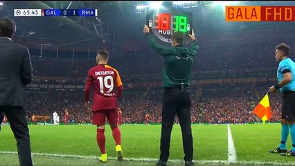 Islıklanan Belhanda tribünlere 'silah' işareti yaptı