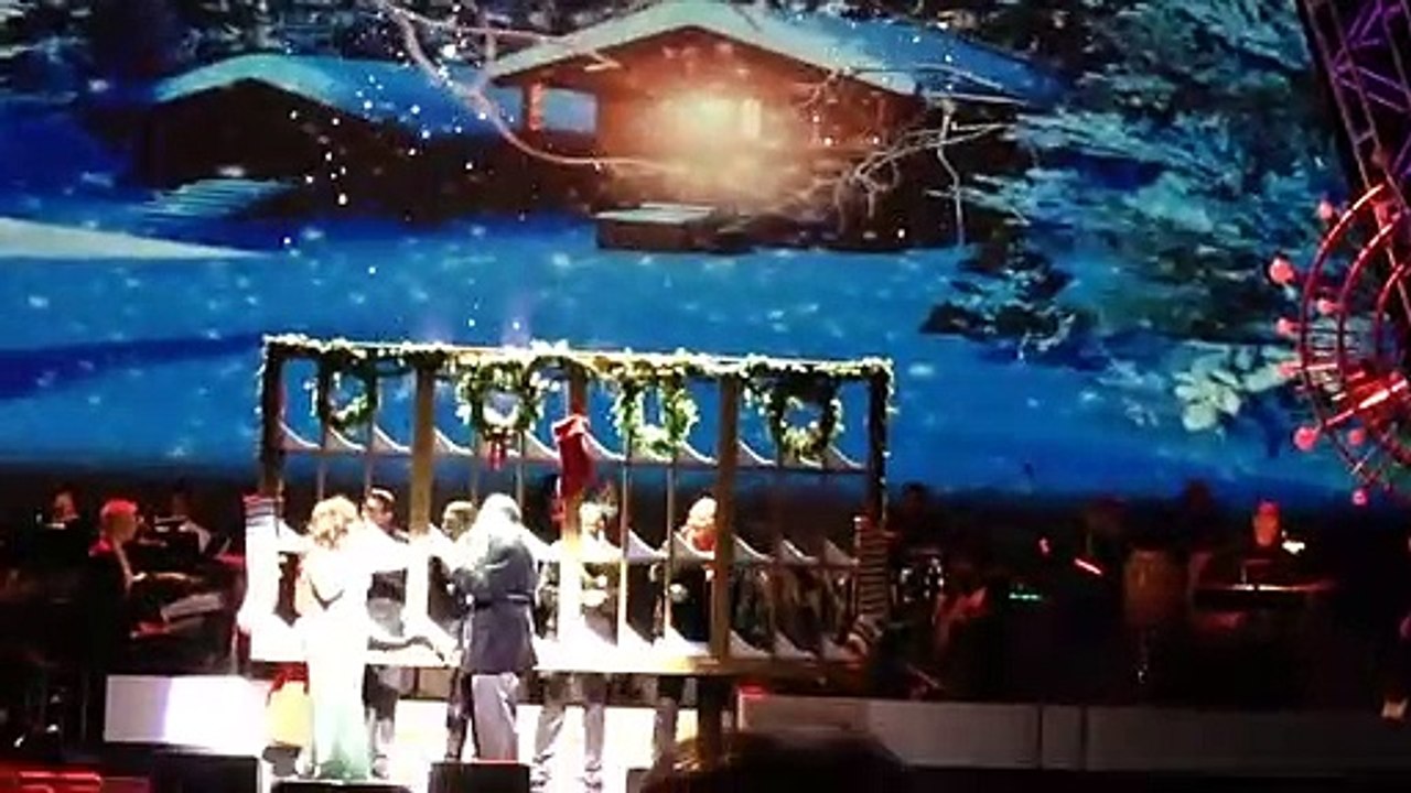 Mary Wilson and Duke Fakir sing Baby It's Cold Outside