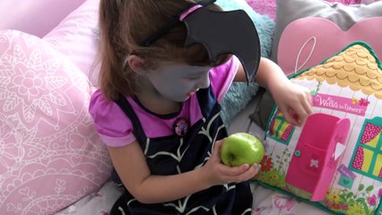 Disney Vampirina - Brincando com  meu Cãozinho de Pelúcia