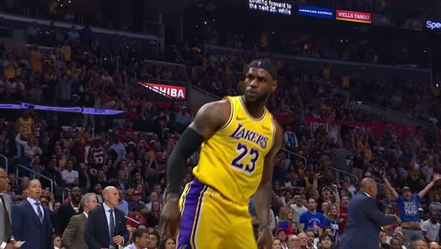 LeBron's two eye-catching moments on opening night