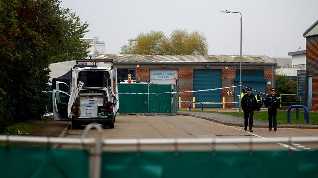39 Leichen in Lastwagen in Essex entdeckt
