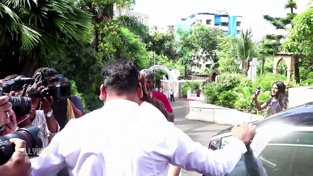 Maharashtra Elections 2019 | Deepika Padukone, Hrithik Roshan, Anil Kapoor, Hema Malini Vote