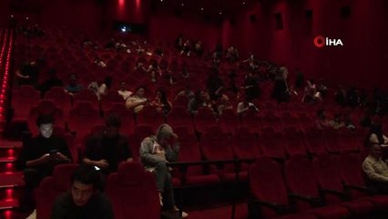 Cem Yılmaz'dan 'Karakomik Filmler' eleştirilerine yanıt..."Ne zaman bir filmimiz çıksa bizi çok...