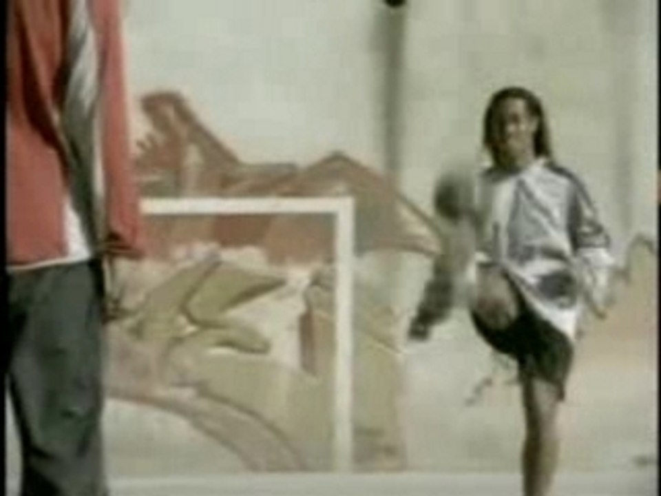 NIKE - Freestyle - Ronaldinho & Inamoto