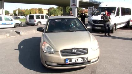 Şehit eşini polis üniforması ile son yolculuğuna uğurladı