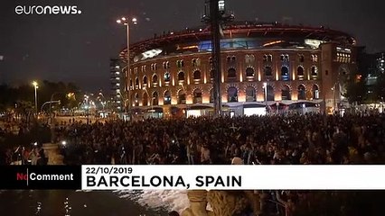 Catalogna, i separatisti "ripuliscono" le fontane di Barcellona