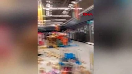 Şili'de protestocular marketi yağmaladı