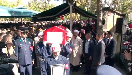 Ağrı şehidine gözü yaşlı veda