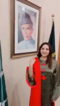 Part 2 : After Fayyazul Hasan and Mubashir Lucman saga, Hareem Shah is now found in PM House that raises many eye brows