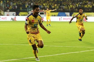 ISL 2019 : Eelco Schattorie speaks about fans's concern over Kerala wingers | Oneindia Malayalam
