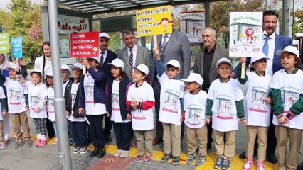 Durakta bekleyen vatandaşlara matematiği sevdirecekler