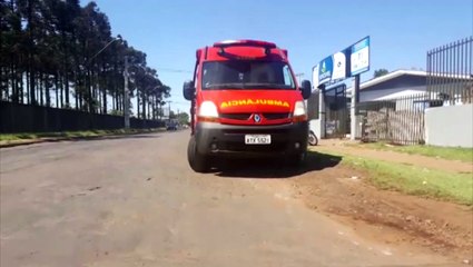 Video herunterladen: Mulher sofre queda de moto no Bairro Pioneiros Catarinenses