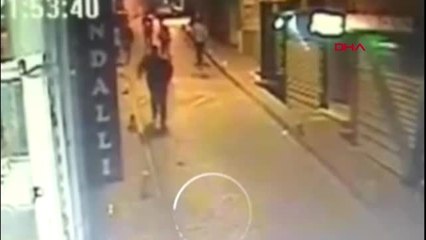 Bıçaklı saldırıda ölen genç milli futbolcu mert son yolculuğuna uğurlandı