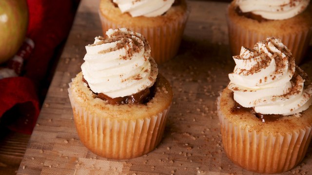 Apple Pie Stuffed Cupcakes = Best Of Both Worlds