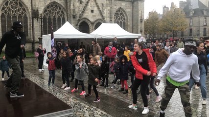 Le hip-hop est dans la place avec le danseur MaMsoN