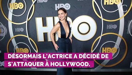 PHOTOS. Emilia Clarke sublime dans un ensemble bleu pastel à col Bardot