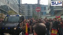 Vigo recibe entre aplausos a los agentes de la UIP que regresan de Cataluña