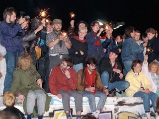 30 Jahre Mauerfall: Als Ost und West sich in den Armen lagen
