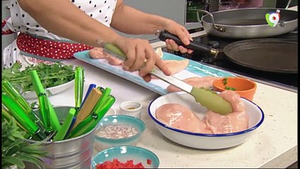 Hoy en Clases de cocinaSalteado de pollo con vinagreta de limón y torticas integral de avena. 23/10/2019