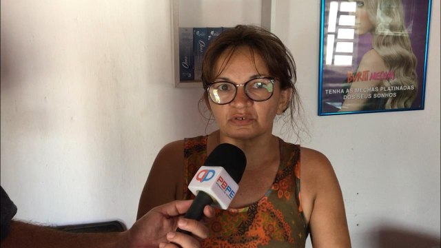 Mãe pede ajuda para comprar cadeira de rodas para sua filha