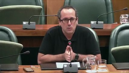 Un miembro de Zaragoza en Común manda 'a cascarla' a una rival política en un pleno